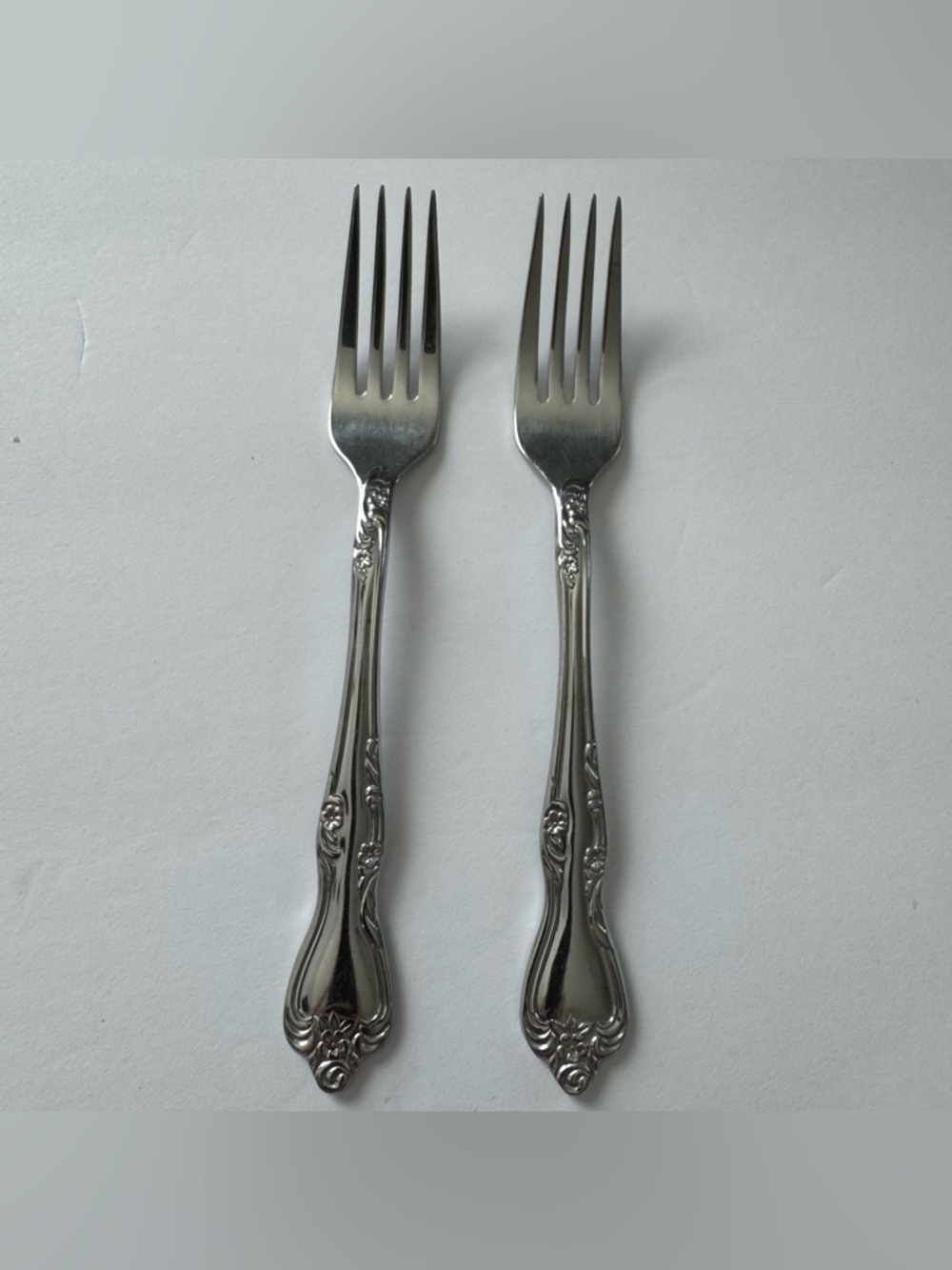 Classic‎ Oneida Stainless Steel Dinner Forks - Silver (Set of 2)